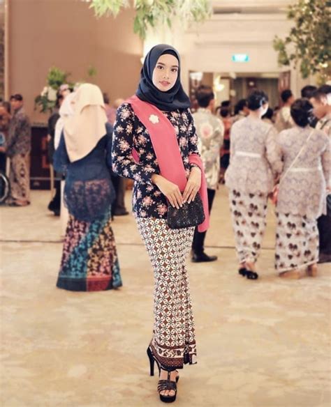 7 inspirasi tampil anggun dengan kebaya kutu baru hijab bukareview