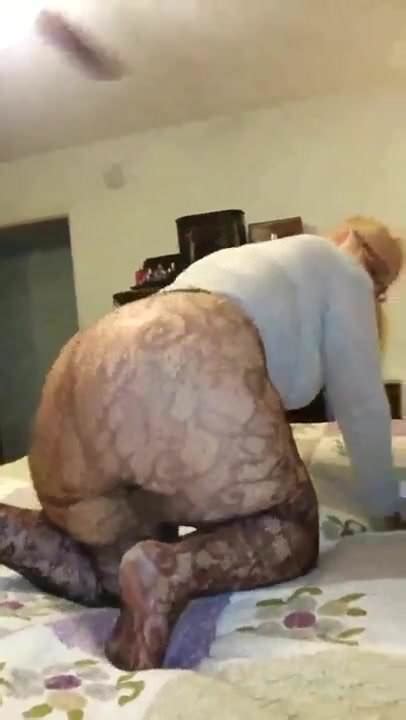 mature pawg shaking ass on bed free pawg mobile porn video