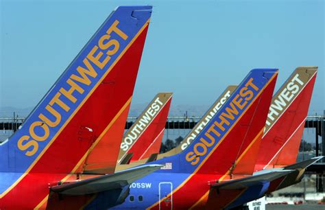 passengers fleeing aircraft stranded  wing  southwest airlines flight