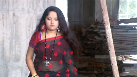 mallu serial actress amirta big deep navel in saree sa television