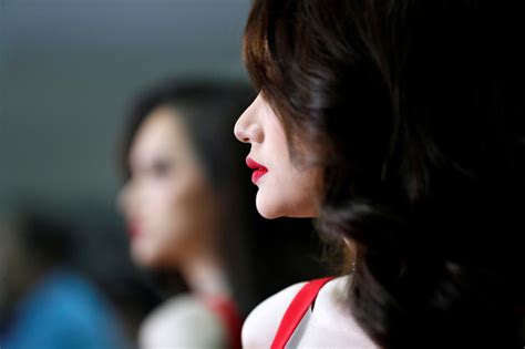 vietnamese singer wins int l transgender beauty pageant in