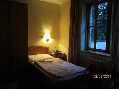 room  night  single bed unfolded picture  claris hotel