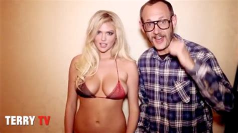 kate upton dances cat daddy nearly out of her bikini [video