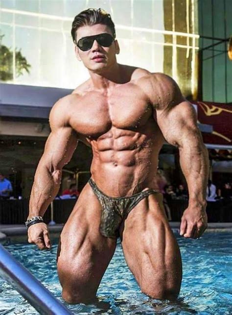 Pin By 胡勤 On 1 Bodybuilders Muscular Men Body Building
