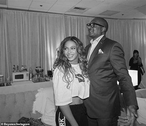 rare photos of beyonce posing with her father matthew and