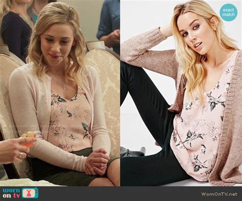 wornontv betty s pink floral top and cardigan on riverdale lili