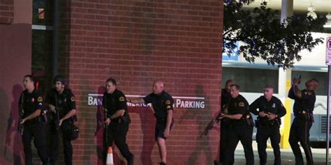 dallas sniper who gunned down 5 cops wanted to kill white people