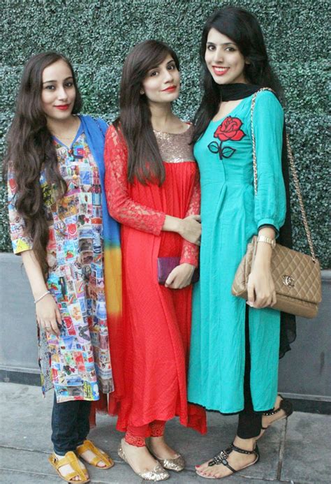 beautiful pakistani desi collage girls in group photos beautiful desi sexy girls hot videos
