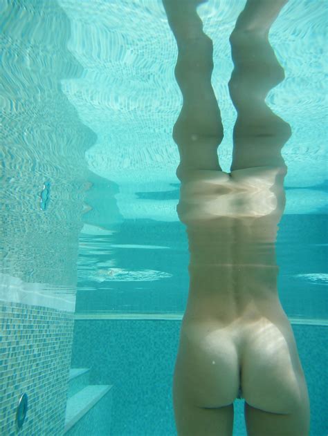 Cum In Her Smoking Pussy Underwater In The Swimming Pool