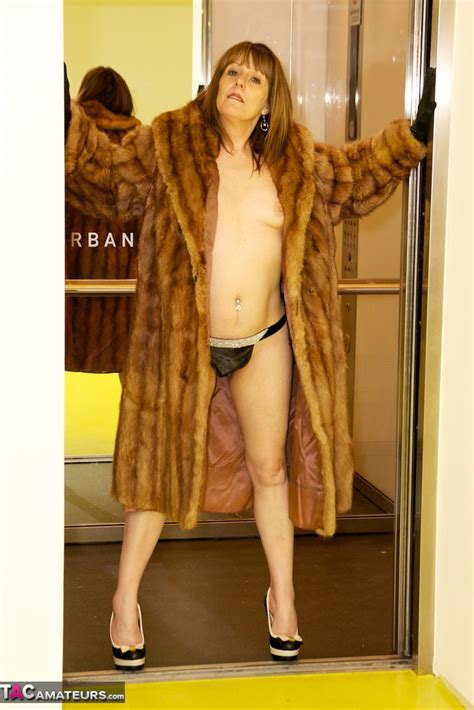 fur coat flashing free pic 15