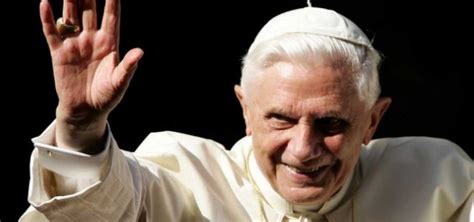 la television del vaticano se prepara  emitir la salida del papa en