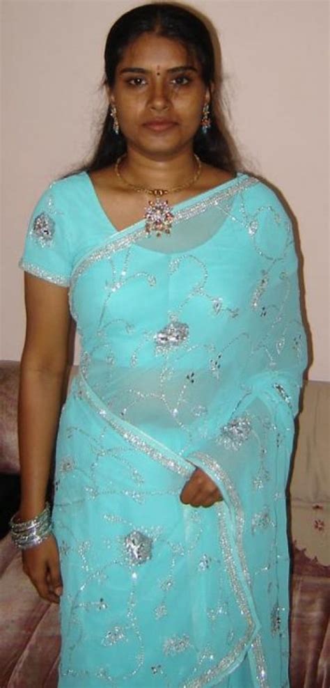 Aunty Show Her Sexy Saree Looking Gorgeus Hot Indian Celebrities