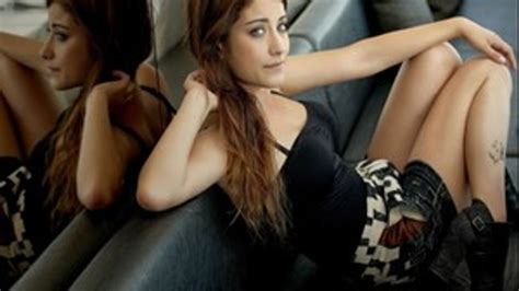 Hazal Kaya Dan Sevenlerini üzecek Haber