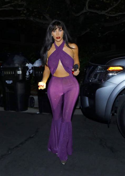 kim kardashian flashes her huge booty for halloween