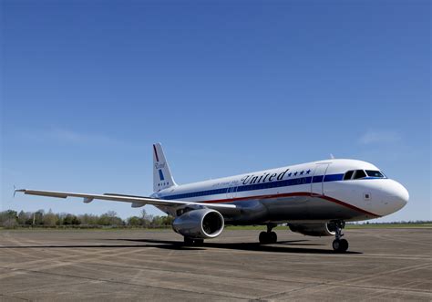 united airlines retro friend ship livery unveiled airlinereporter airlinereporter