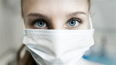Doctors Told Not To Wear Makeup With Surgical Masks And N95s During