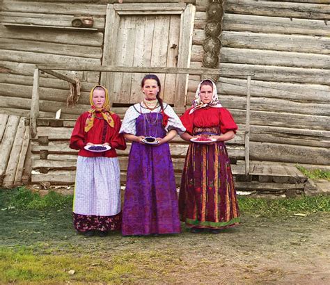 a brief guide to traditional russian dress