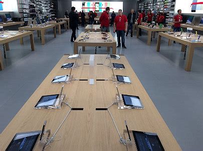 de tweede nederlandse apple store  zaterdag geopend  haarlem