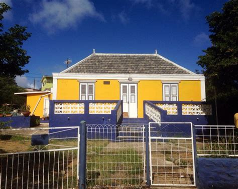 gekleurd huisje op curacao curacao