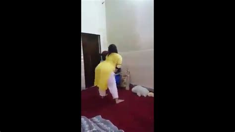 Pakistani Girl Big Ass Desi Home Dance Youtube