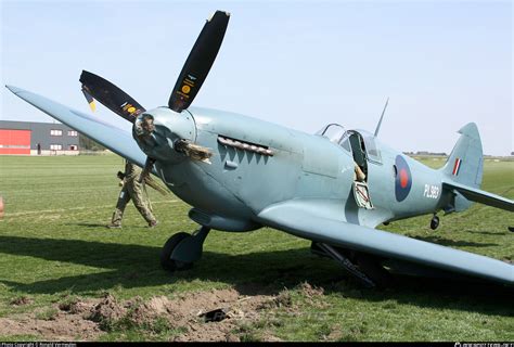 prxi private supermarine spitfire pr mk xi photo  ronald vermeulen id