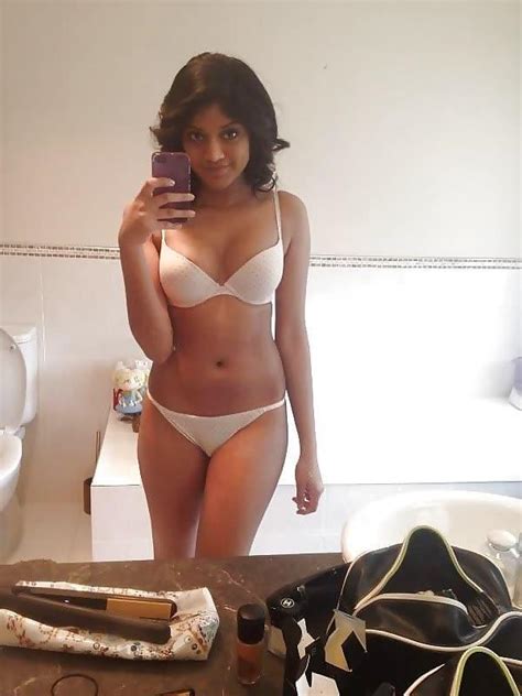 Beautiful Indian Girlfriend On Her Erotic Homemade Pics