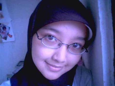gadis kerudung dan kacamata jilbab lover s