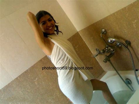 Bollywood And Hollywood Beauty Desi College Girl Bathing Photo