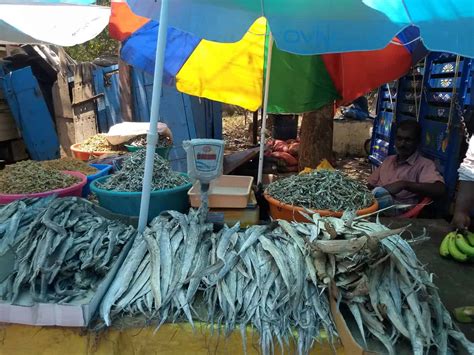 sandhai  polama friday pallavaram bazaar offers flourishing business