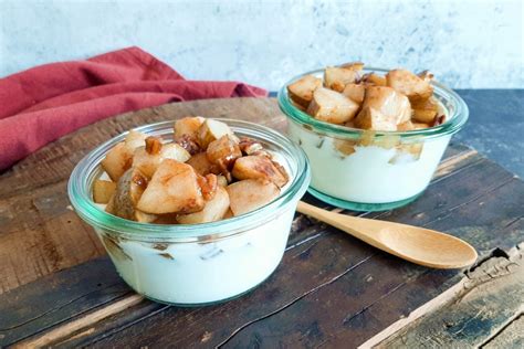 griekse yoghurt met gekarameliseerde peer kokenbakken doe je zo