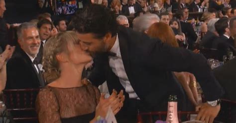 Oscar Isaac Rudely Kisses Woman At The Golden Globes Overwhelms Twitter
