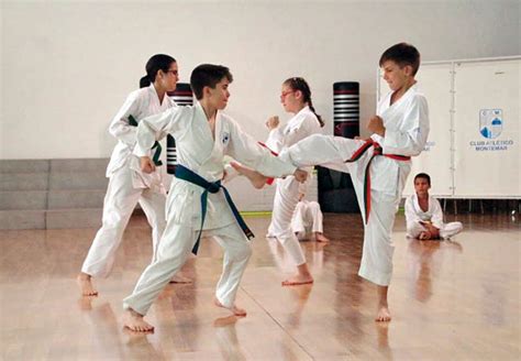 escuela de karate club atlético montemar
