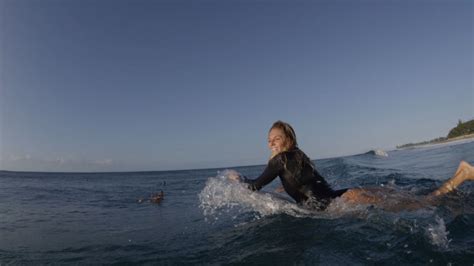 watch vogue beauty learn to surf with world champion stephanie gilmore vogue video cne