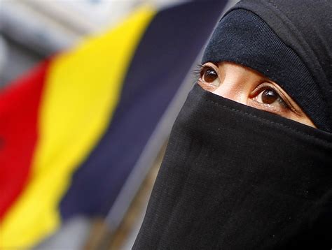 Belgium Burka Ban Diplomat Rips Off Qatari Princess Niqab