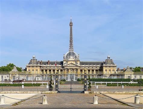 hotel  ecole militaire historical monument  paris montparnasse