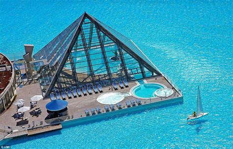 the world s largest swimming pool holds 66 million gallons of water and is ridiculously huge