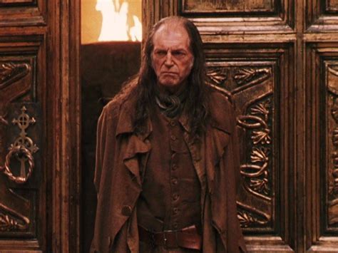 Pin By F P On Costume Argus Filch Harry Potter Characters Shifting