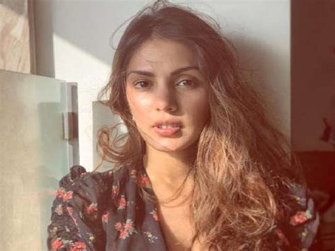 Rhea Chakraborty ने खुद को बताया डॉन Viral Video में बॉयफ्रेंड को