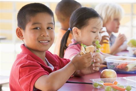 kindergarten children eating lunch  pulse
