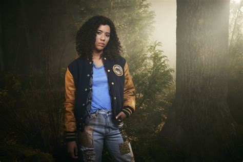 Yellowjackets Star Jasmin Savoy Brown On Why She Didn T Like Buzzy