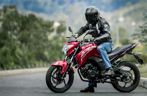 de cada  colombianos utiliza la moto como medio de transporte  trabajo
