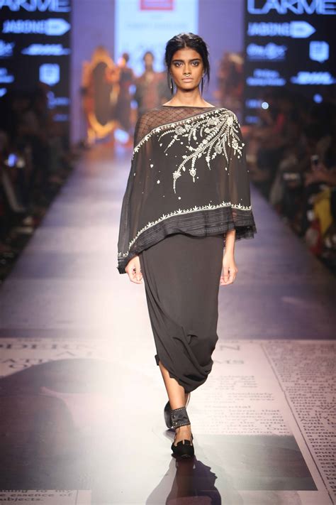 review reliance trends tarun tahiliani collection at lfw
