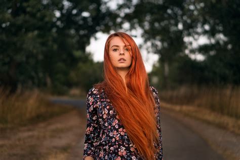 Women Martin Kühn Redhead Long Hair Women Outdoors