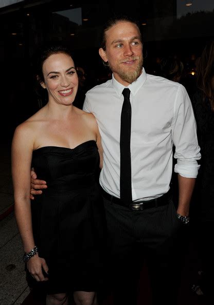 charlie hunnam maggie siff photos photos premiere of fx and fox 21 s sons of anarchy season 3