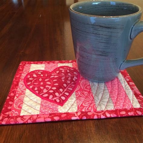 easy valentines mug rug pattern  minutesstitch  etsy valentines