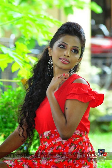 lankan hot actress model tv presenter singer pics  stills gallery