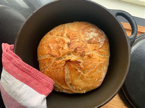 dutch oven brood het recept voor knapperig en luchtig brood gietijzeren pan