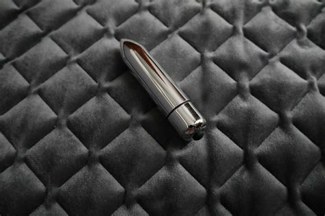 Silver Powerful Tranquil Vibrating Waterproof Bullet