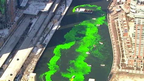 green chicago river   dyeing    citys st patrick