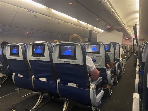 review united airlines   premium transcontinental economy class